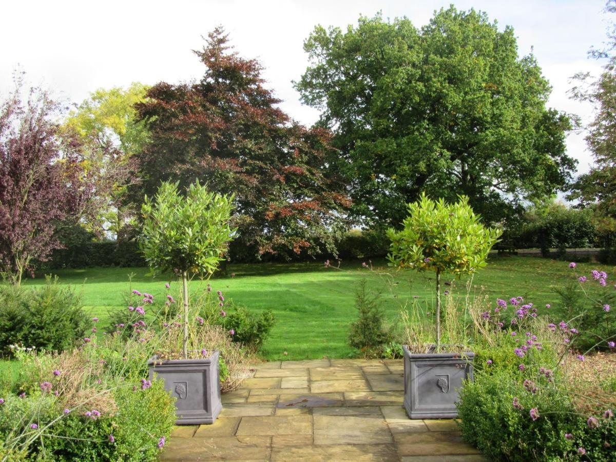 Bed and Breakfast Weston Hill Farm Moreton Pinkney Экстерьер фото